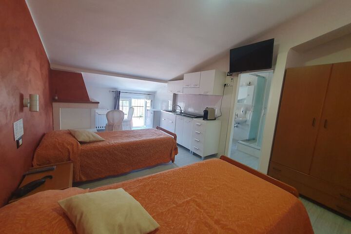 Room 10 of 48