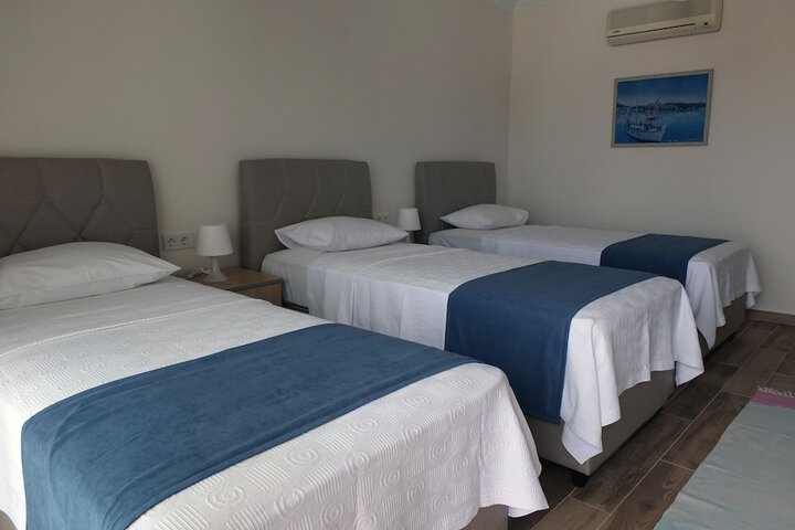 Room 4 of 74