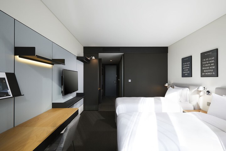Room 11 of 30