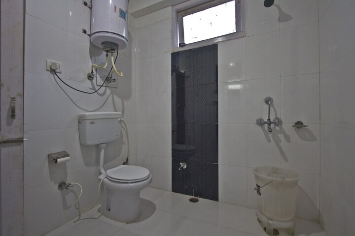 Room 32 of 43