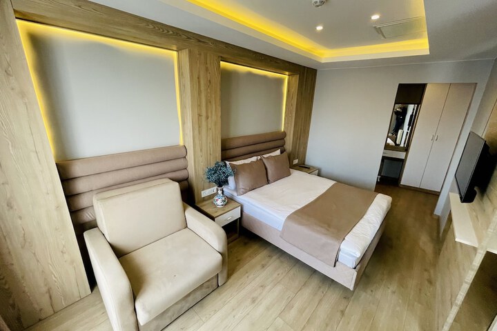 Room 16 of 34