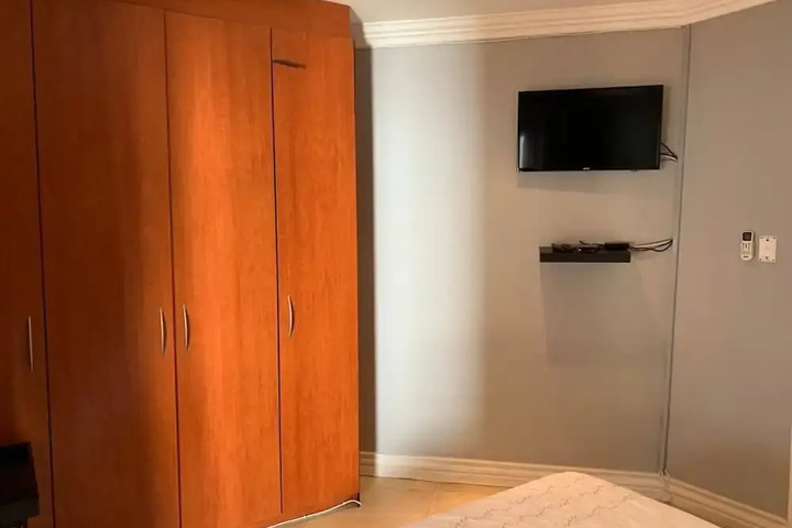 Room 3 of 16