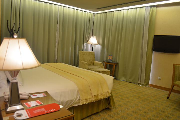 Room 15 of 48