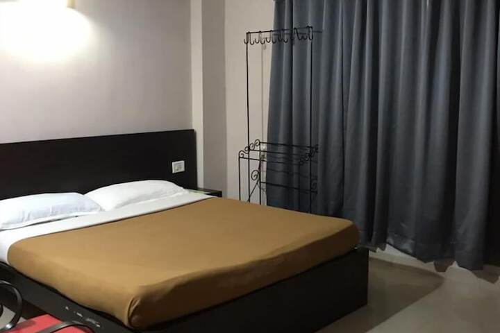 Room 14 of 33