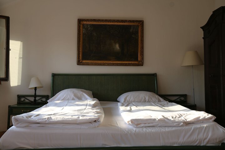 Room 12 of 86