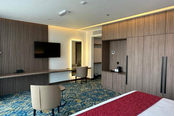 Room 27 of 37