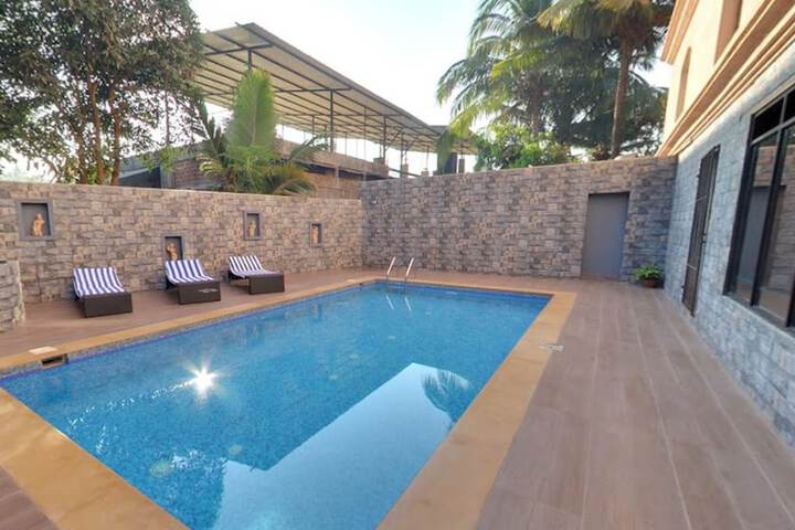 Hotel with Pool