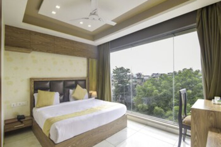 Room 13 of 23