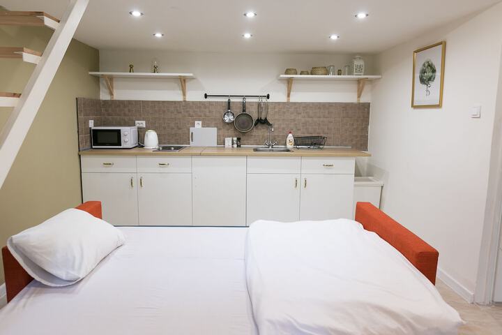 Room 4 of 10
