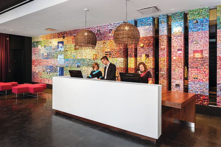 Lobby lounge