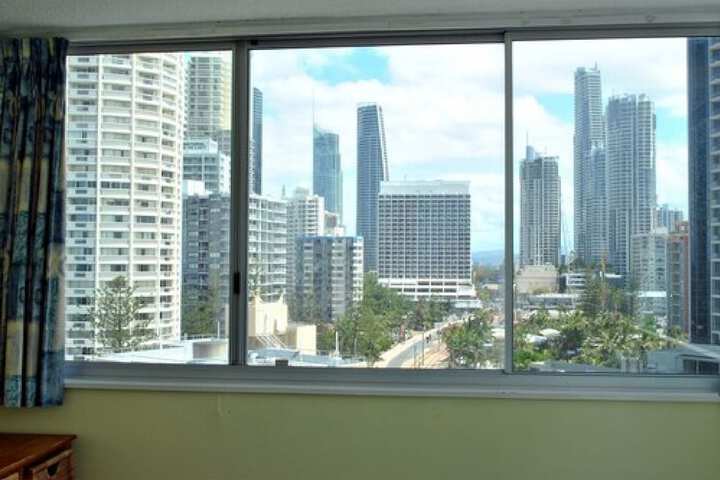 Room 6 of 28