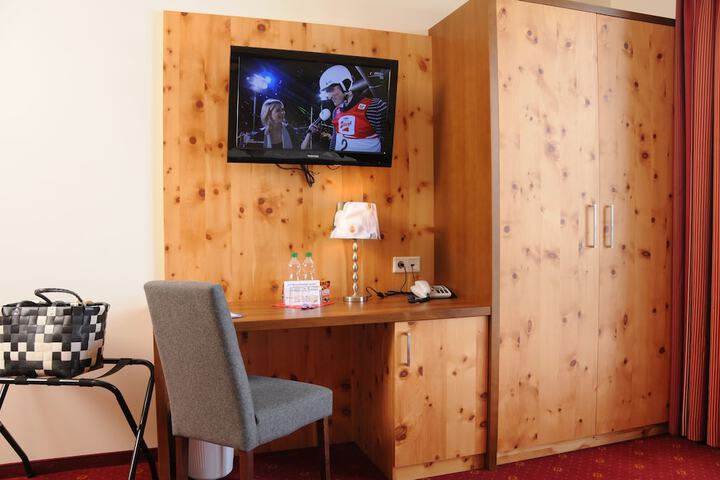 Room 7 of 73