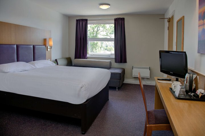 Room 10 of 36