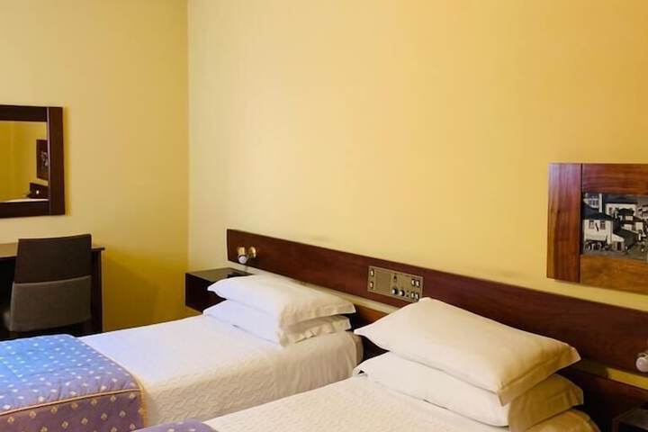 Room 9 of 19