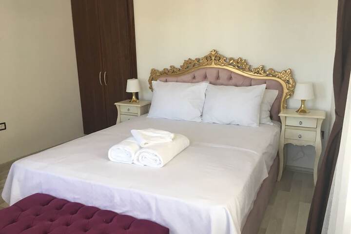 Room 10 of 32