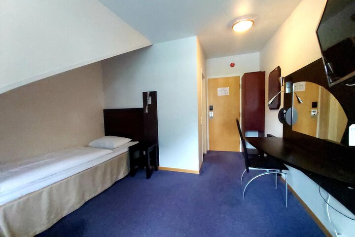 Room 17 of 41