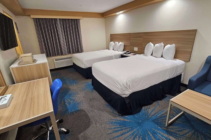 2 Double Beds (10 of 14)