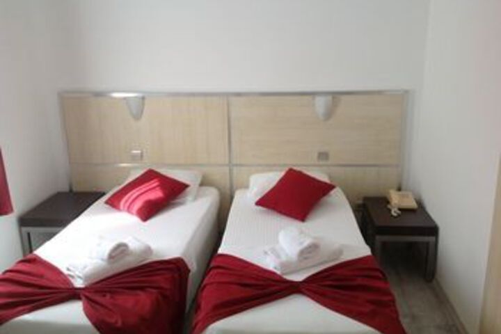 Room 27 of 94
