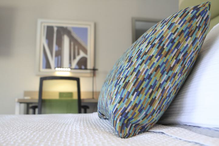 1 King Bed (6 of 9)