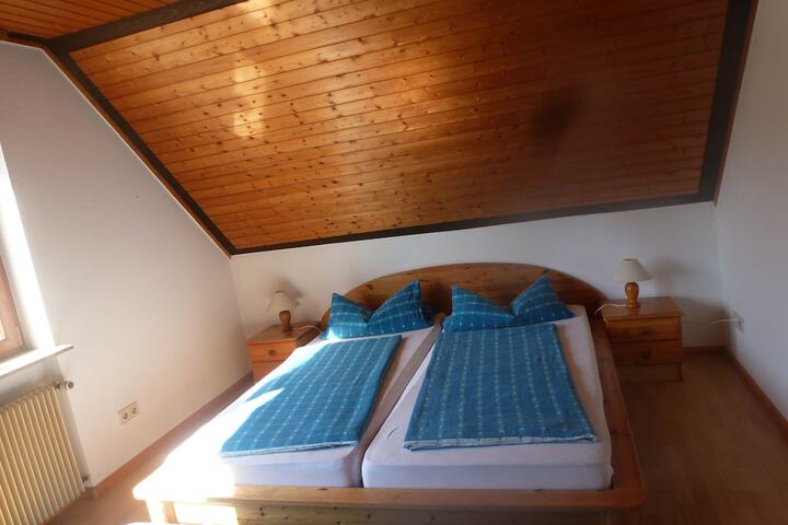 Room 7 of 90