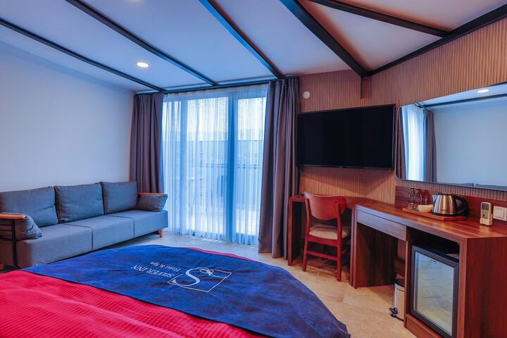 Room 17 of 84