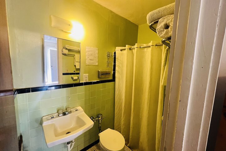 Room 8 of 13