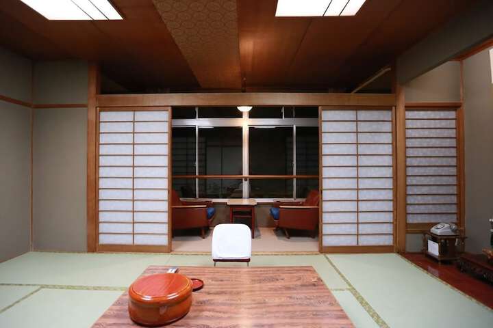 Room 13 of 70
