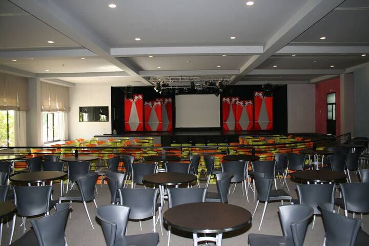 Ballroom/Hall 93 of 116