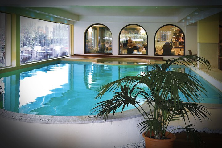 Pool Hotel