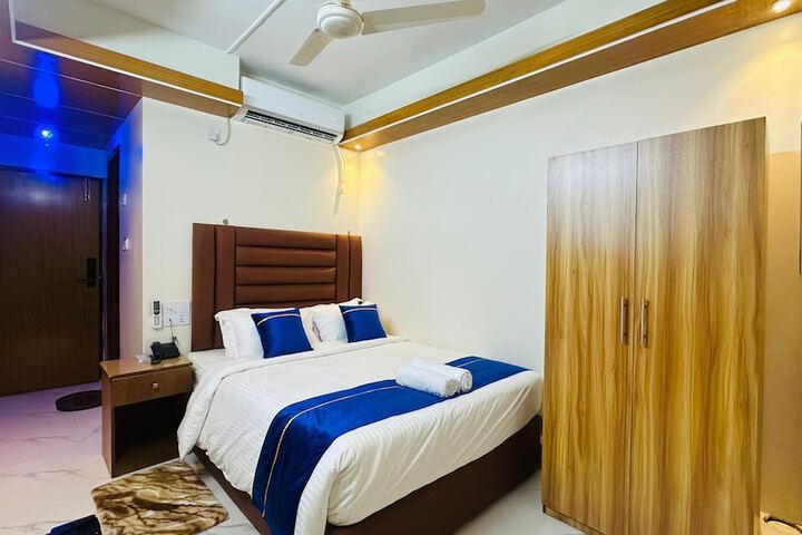 Room 10 of 21