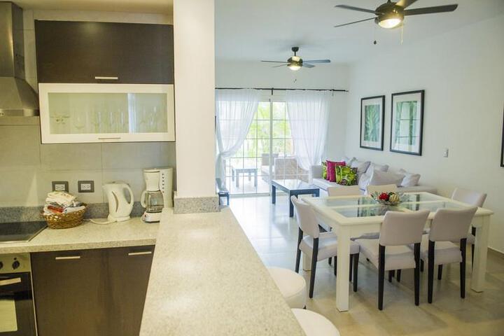 Lounge 2 of 7