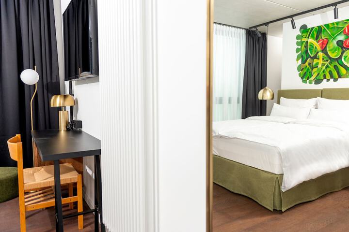 Room 4 of 14
