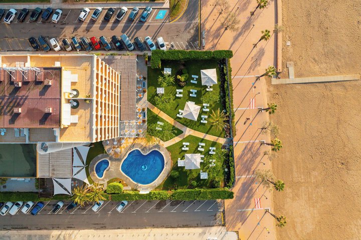 Hotel Exterior 145 of 150