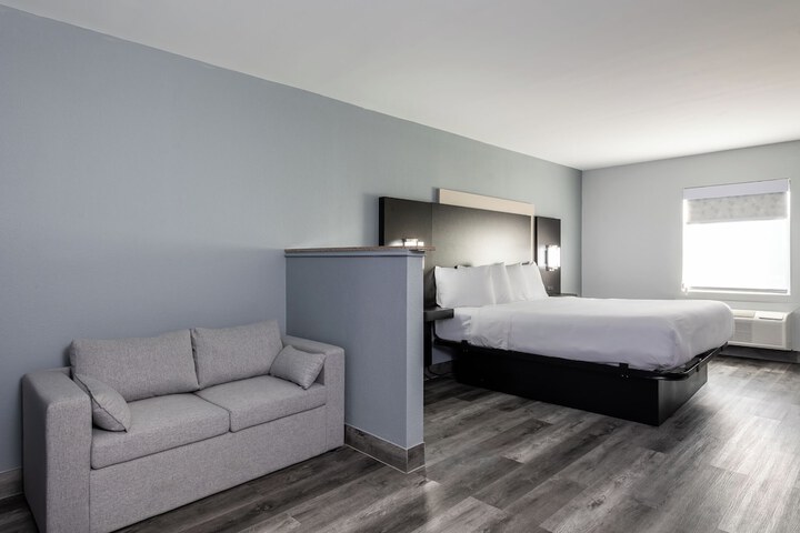 Room 12 of 20
