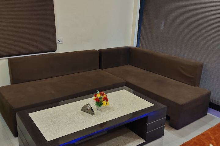 Room 9 of 26