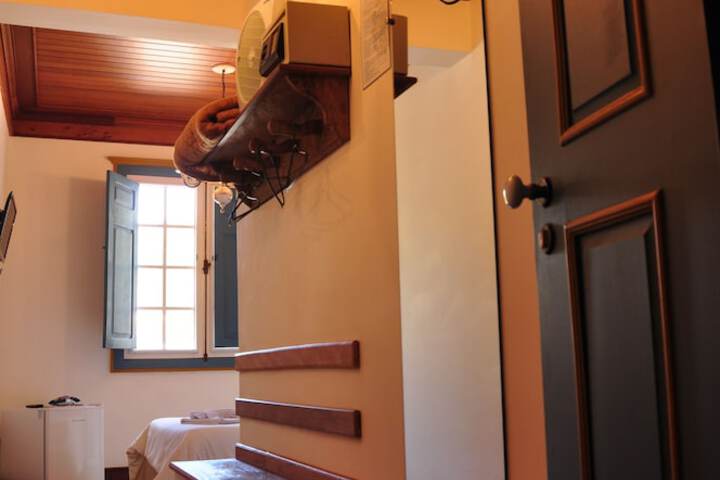 Room 18 of 106