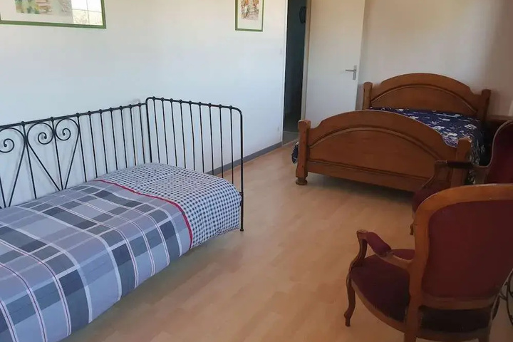 Room 3 of 10