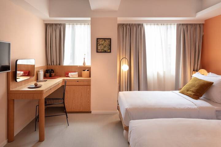 Room 9 of 32