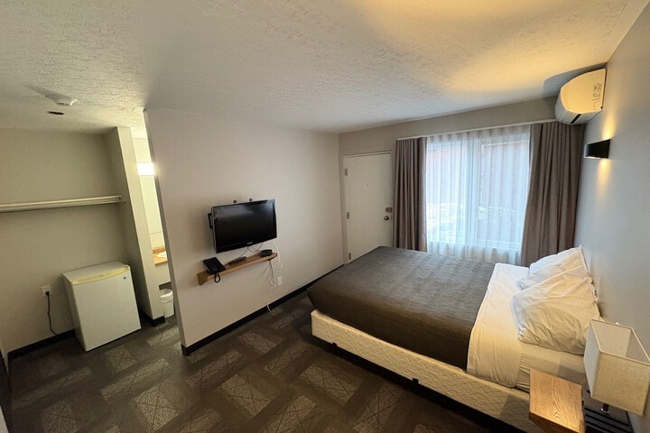 Room 2 of 9