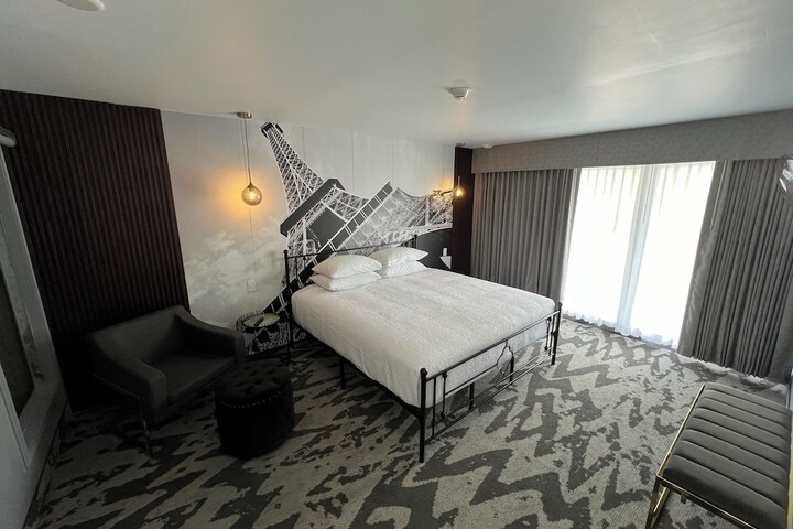 Room 11 of 66