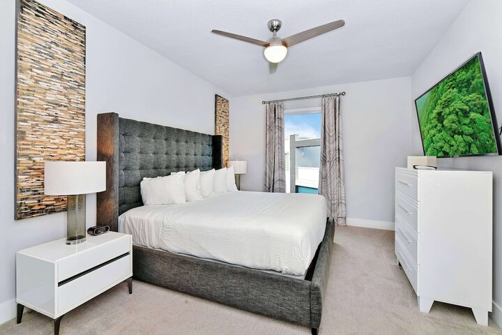 Room 56 of 216