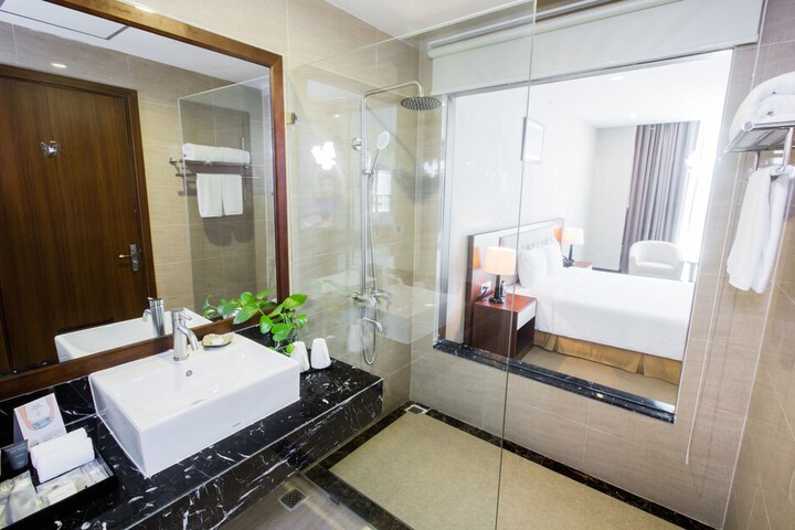 Room 8 of 95
