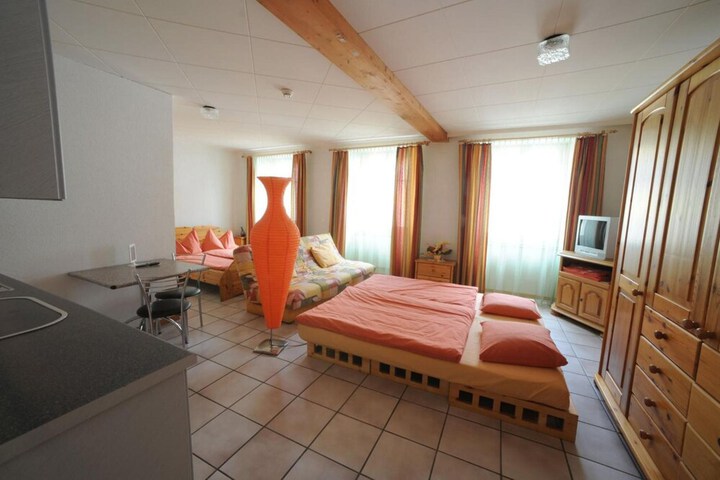 Room 9 of 32