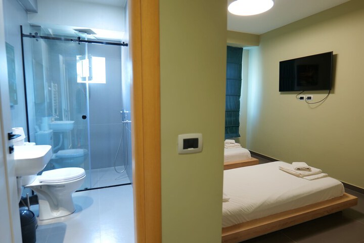 Room 43 of 108