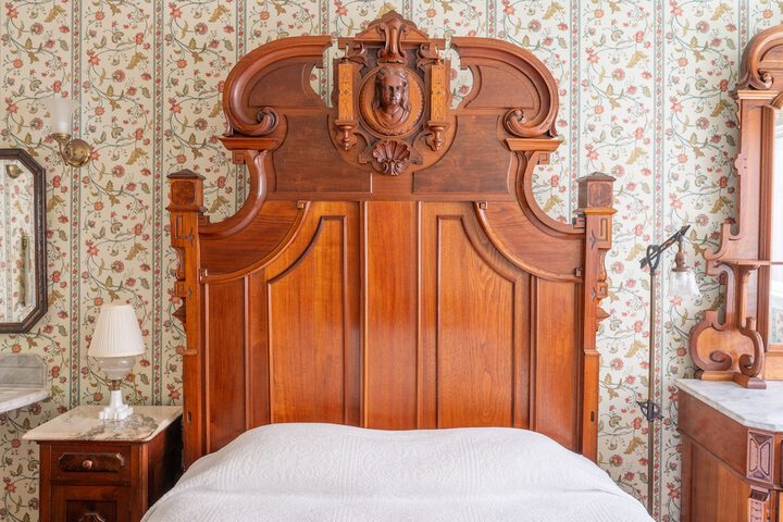 Room 33 of 111