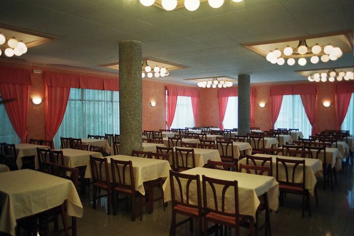 Dining 10 of 12