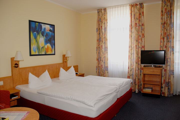 Room 4 of 34