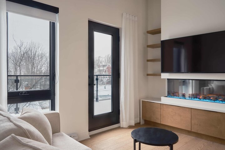 209 2nd Floor Studio Murphy Queen Bed with Balcony (7 of 95)