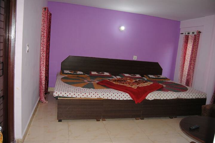 Room 8 of 16