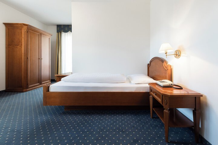 Room 26 of 74